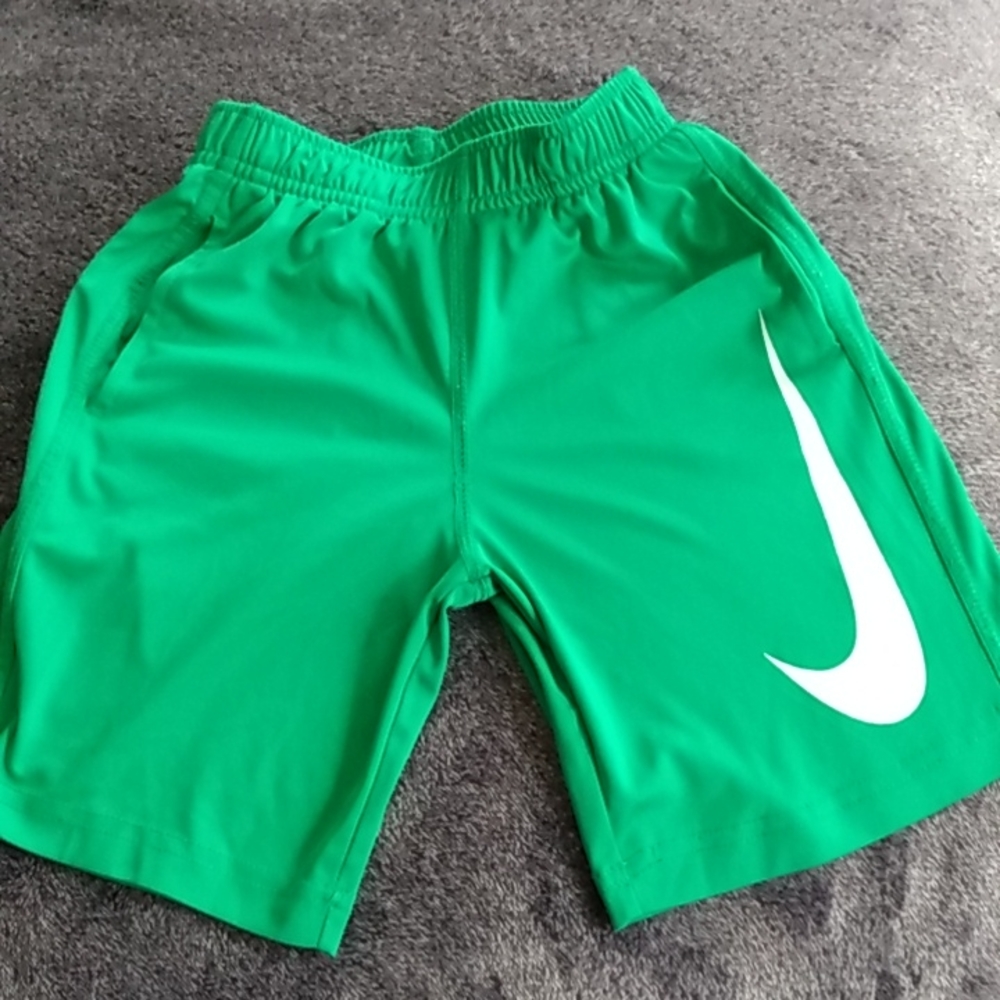 Nike boys 4T green shorts